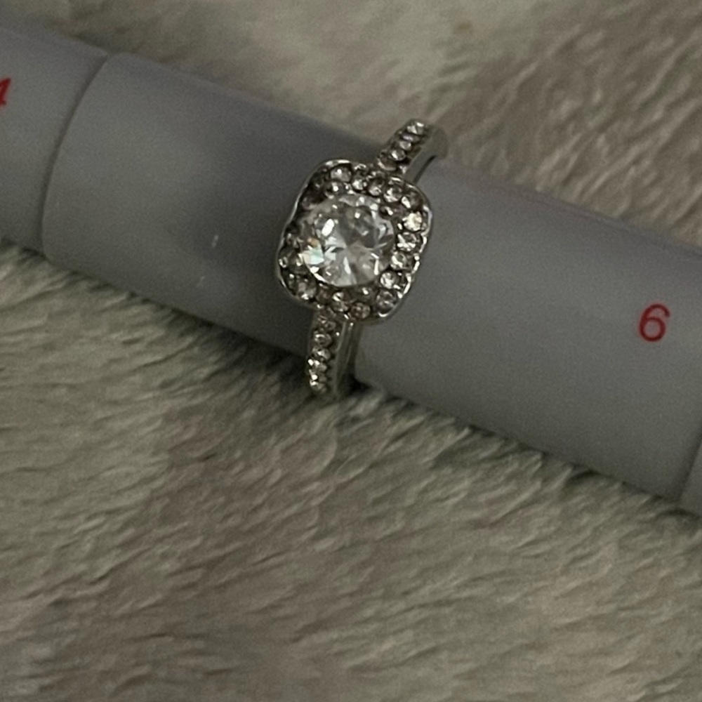 New Mojssanite Diamond 14k White Gold 1 CT Round Cut Ring - Picture 7 of 16